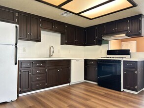 912 W Graaf Ave in Ridgecrest, CA - Building Photo - Building Photo