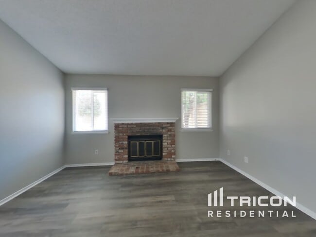37618 12th St E in Palmdale, CA - Building Photo - Building Photo