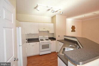 11329 Aristotle Dr in Fairfax, VA - Building Photo - Building Photo