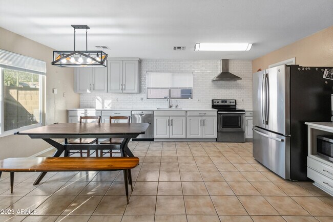 18611 North 22nd St in Phoenix, AZ - Building Photo - Building Photo