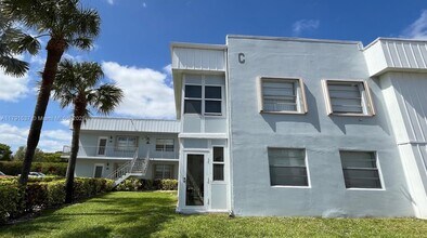 98 Normandy Ln in Delray Beach, FL - Building Photo - Building Photo