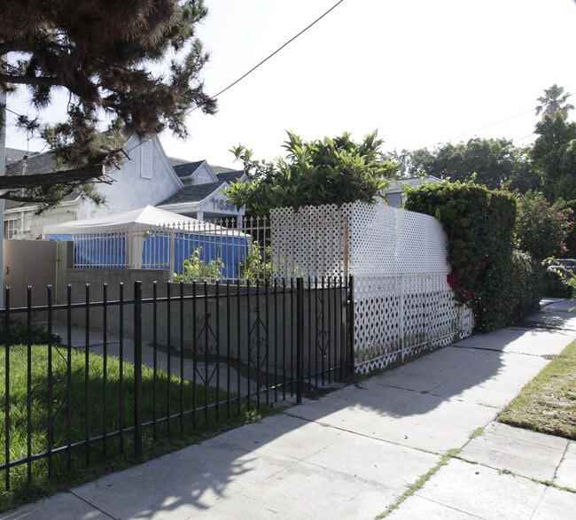 11839 Hamlin St in North Hollywood, CA - Building Photo - Building Photo