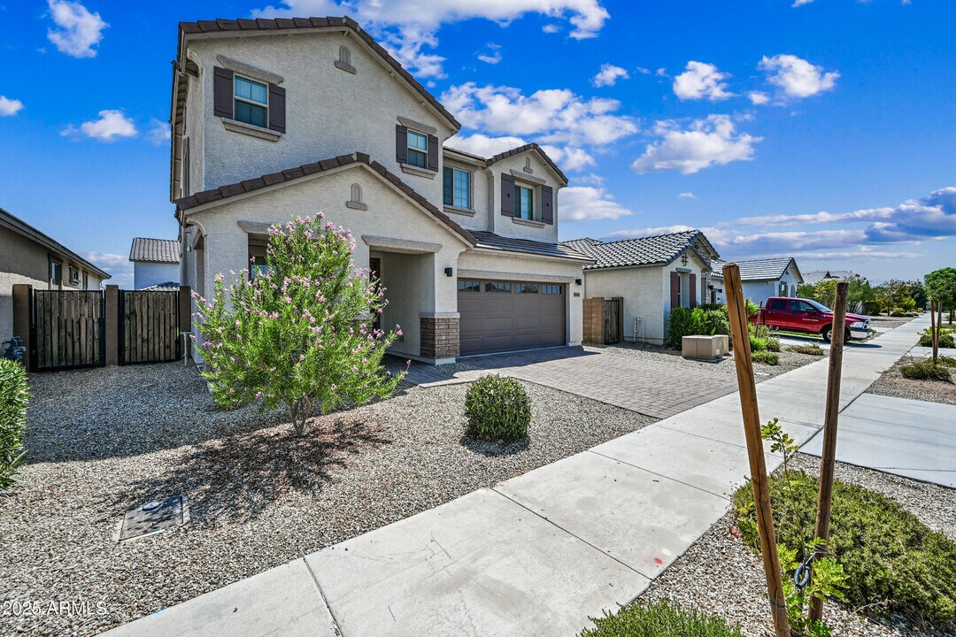 14435 W El Cortez Pl in Sun City West, AZ - Foto de edificio