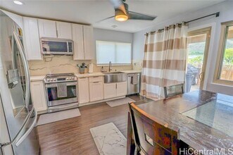 595 Hahaione St in Honolulu, HI - Building Photo - Building Photo