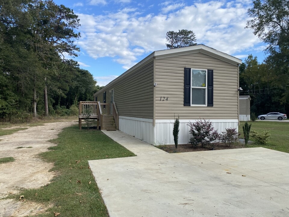 124 N Pine St in Pamplico, SC - Building Photo