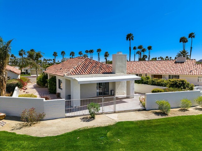 property at 43617 Vía Badalona