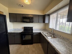 7125 W Mariposa St in Phoenix, AZ - Building Photo - Building Photo