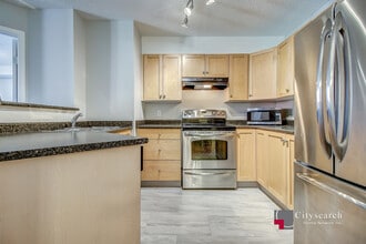 2518-2518 Fish Creek Blvd SW in Calgary, AB - Building Photo - Building Photo