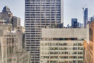 70 W 45th St in New York, NY - Building Photo - Building Photo