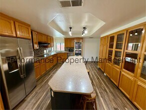 11906 Christy Ave in Bakersfield, CA - Building Photo - Building Photo