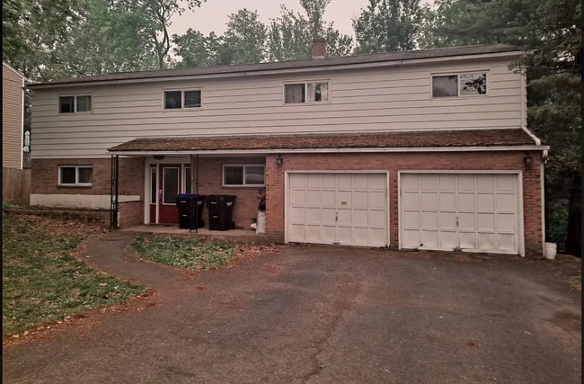 1104 Murray Hill Rd in Vestal, NY - Building Photo - Building Photo