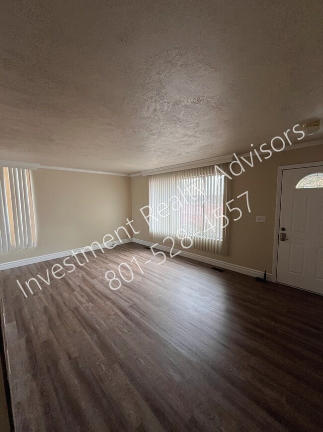 4580 E Wellington St in Holladay, UT - Building Photo - Building Photo