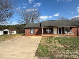 505 N 1st Ave in Maiden, NC - Building Photo