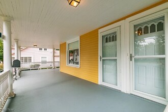 38171 Wilson Ave-Unit -Up in Willoughby, OH - Building Photo - Building Photo