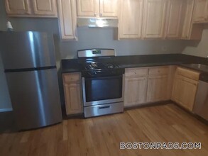 655 N Main St in Fall River, MA - Building Photo - Building Photo