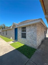 2220 W Candlelight Ln in Edinburg, TX - Building Photo - Building Photo