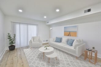 Stone Hill Apartments in Brookhaven, PA - Foto de edificio - Building Photo