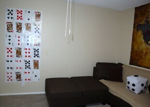 7227 Empress Dr in Las Vegas, NV - Building Photo - Building Photo