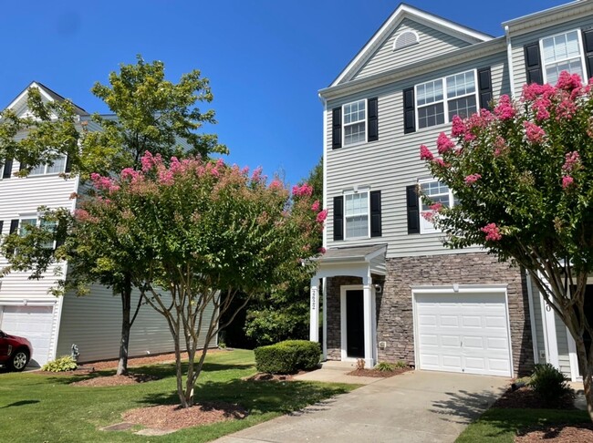 property at 2622 Wyntercrest Ln