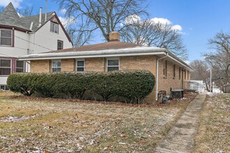 1912 E State St-Unit -1914 in Rockford, IL - Building Photo - Building Photo