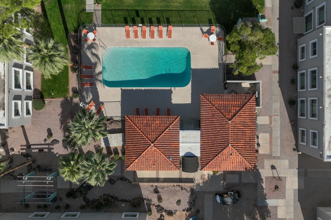 Whispering Pines in Phoenix, AZ - Building Photo