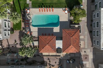 Whispering Pines in Phoenix, AZ - Foto de edificio - Building Photo