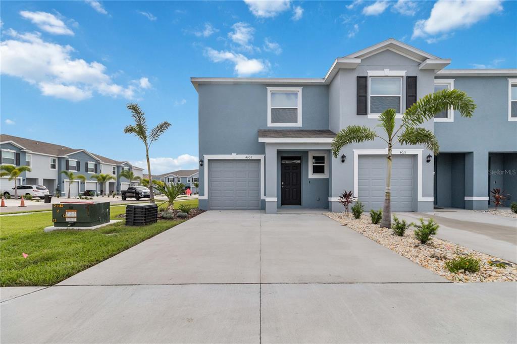 4007 Blue Banks Ln in Bradenton, FL - Foto de edificio