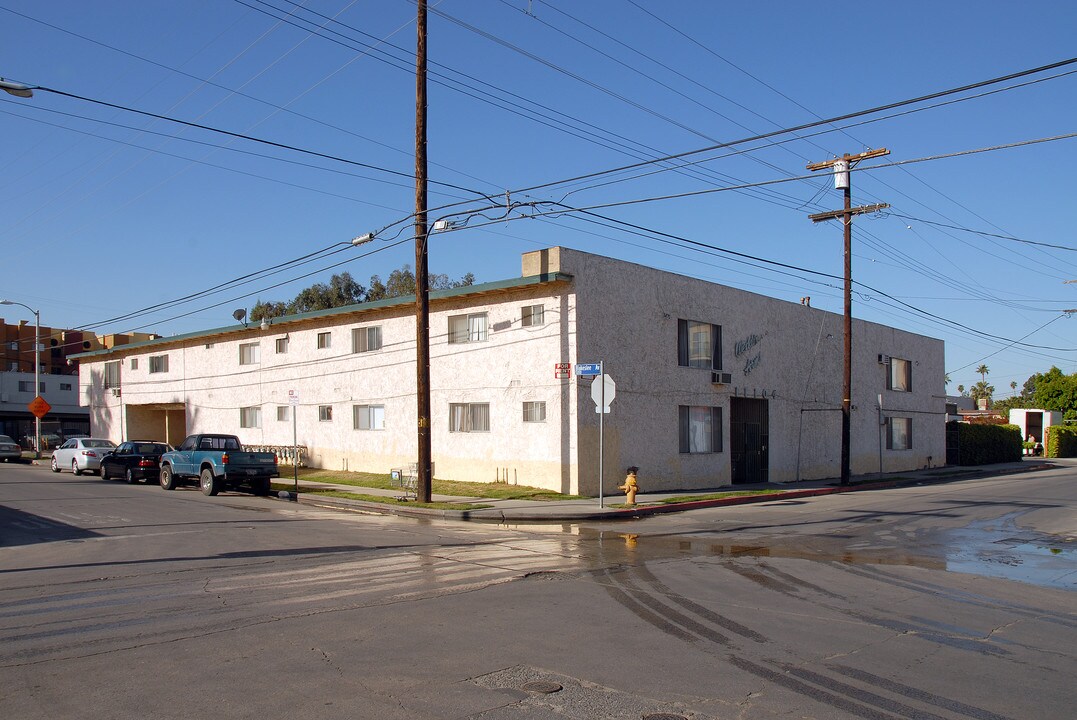 Weddington Arms in North Hollywood, CA - Building Photo