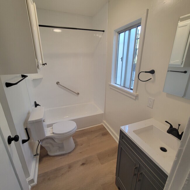 1469-1412 12th Ave in Los Angeles, CA - Building Photo - Building Photo