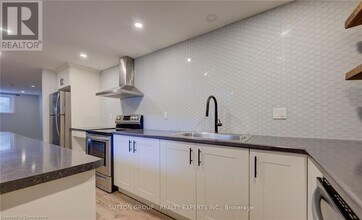 18 Jay Ct in Kitchener, ON - Building Photo - Building Photo