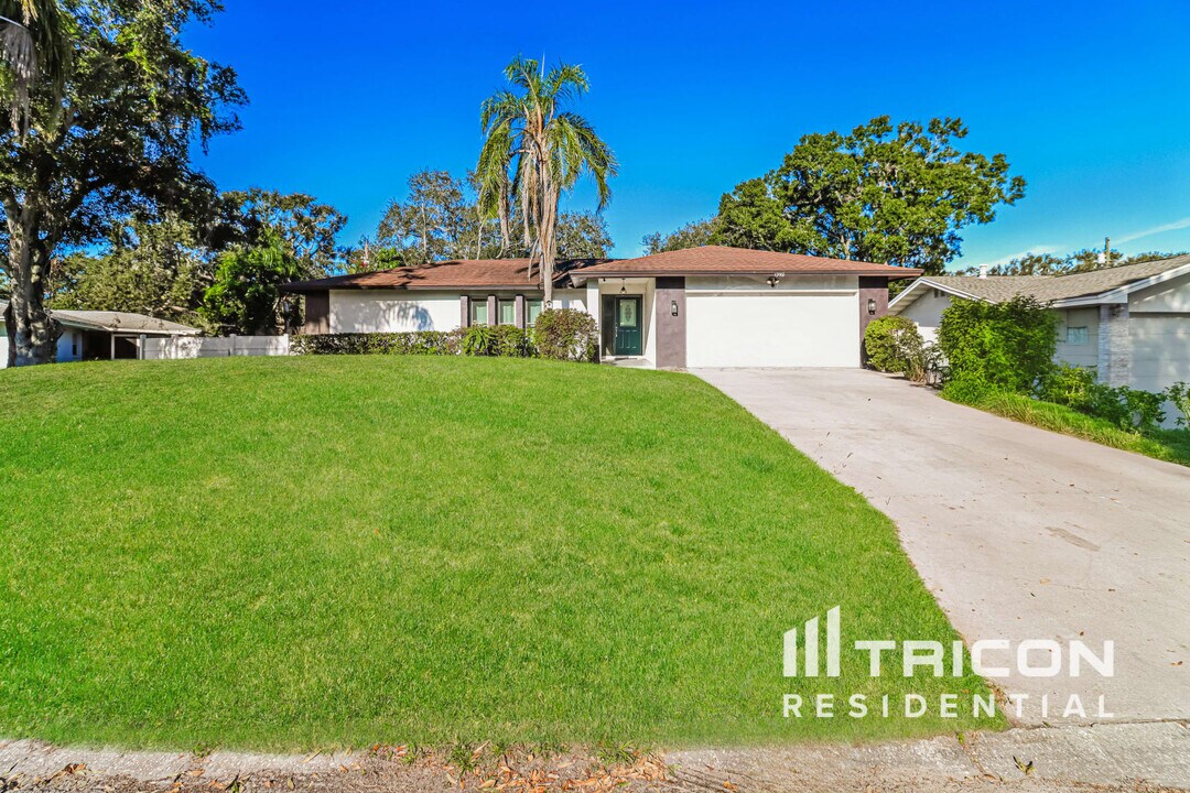 1392 Fairfield Dr in Clearwater, FL - Building Photo
