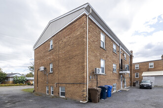 245 des Peres Blancs Ave in Ottawa, ON - Building Photo - Building Photo