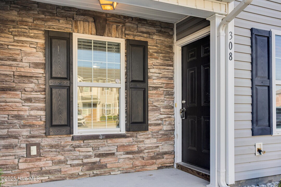 308 Glen Cannon Drive in Jacksonville, NC - Building Photo