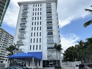 5313 Collins Ave, Unit 801 in Miami Beach, FL - Building Photo - Building Photo