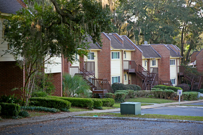 The Residences at Whispering Pines in Tallahassee, FL - Foto de edificio - Building Photo