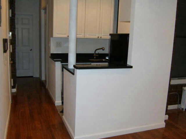 141 W 10th St-Unit -VARST01 in New York, NY - Building Photo - Building Photo