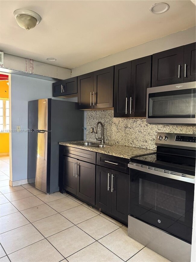 2620 SW 53rd Ave in West Park, FL - Building Photo - Building Photo