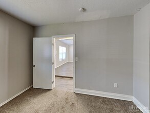 6333 Village Club in San Antonio, TX - Foto de edificio - Building Photo
