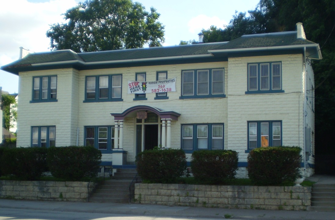 2555 Central Ave in Dubuque, IA - Foto de edificio