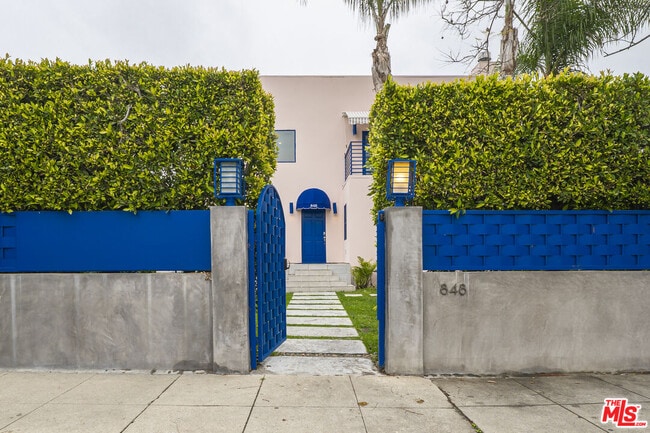 848 N Las Palmas Ave in Los Angeles, CA - Building Photo - Building Photo