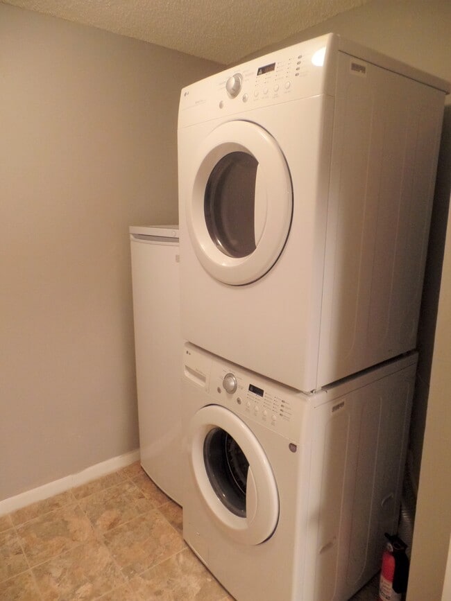 5612 Rock Island Rd in Tamarac, FL - Building Photo - Building Photo