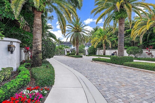 2500 Estates Dr in North Palm Beach, FL - Building Photo - Building Photo