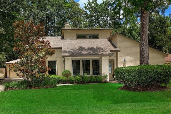 property at 4 Postvine Ct