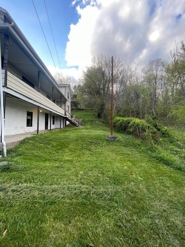 50 Smith Row, Unit 52 in Plymouth, PA - Foto de edificio - Building Photo