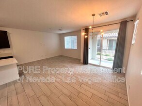 7366 N Decatur Blvd in Las Vegas, NV - Building Photo - Building Photo