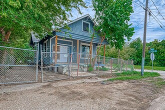 2419 Tuam St in Houston, TX - Foto de edificio - Building Photo