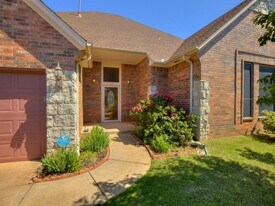 9217 SW 28th St in Oklahoma City, OK - Building Photo