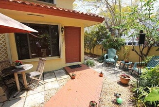 5750 Turin St in Coral Gables, FL - Building Photo - Building Photo