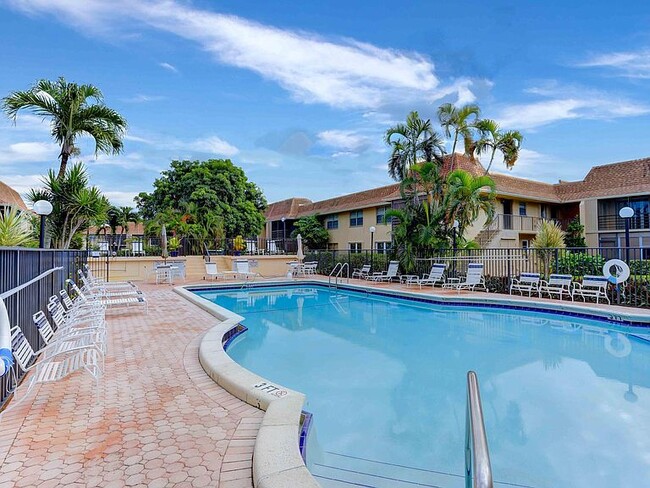 1301 NW 12th Ave, Unit 319A in Boca Raton, FL - Foto de edificio - Building Photo