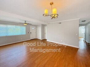 8687 San Vicente St in San Diego, CA - Building Photo - Building Photo